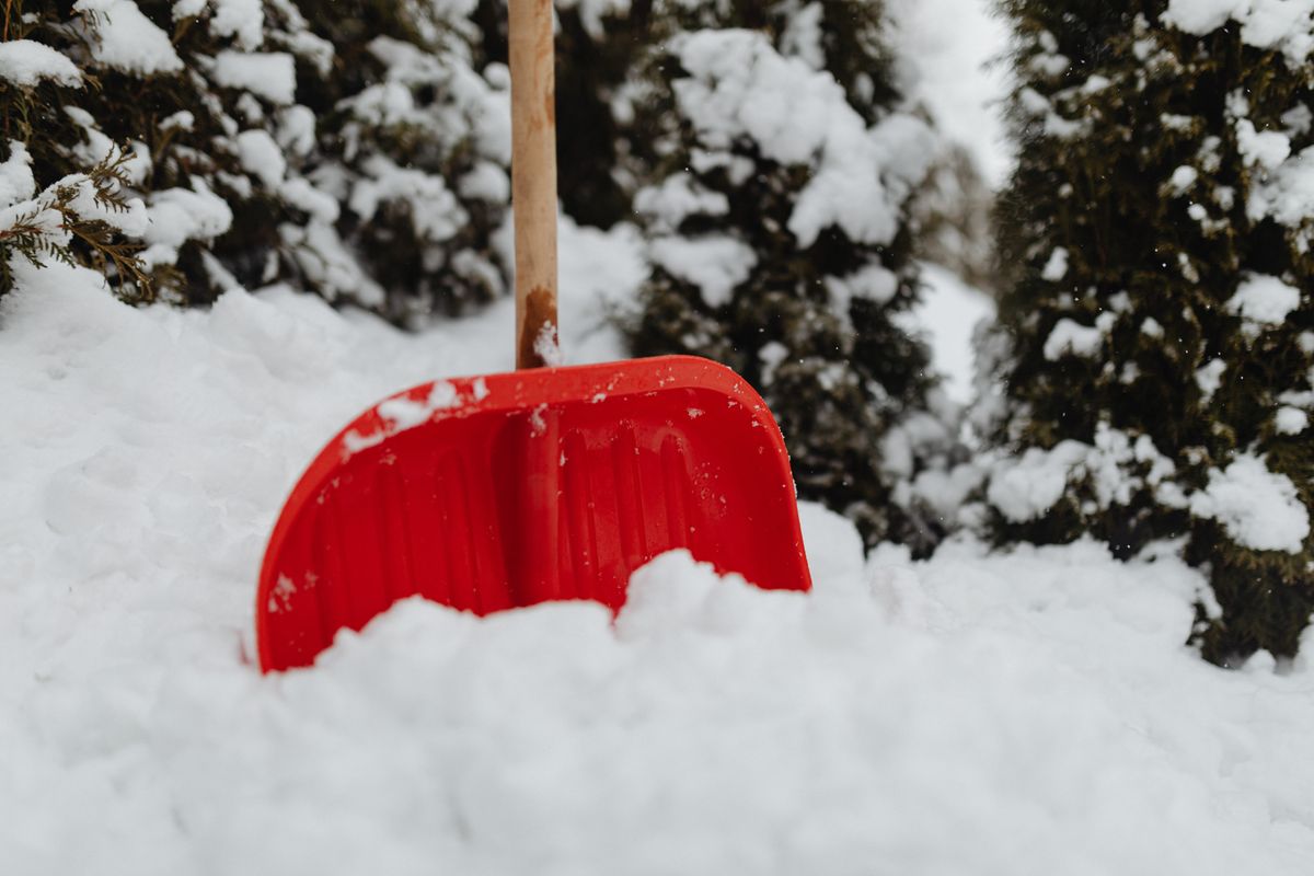 snow shovel for office cleaning