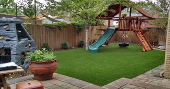 playground_artificial_turf_grass_plushgrass1.jpg