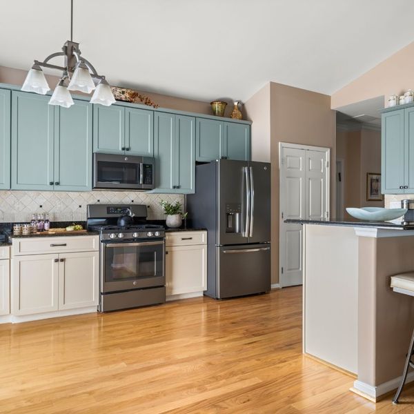 two-tone kitchen cabinets