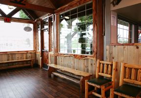 lumberjacks-restaurant-5.jpg