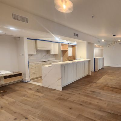 Kitchen Islands & Peninsulas