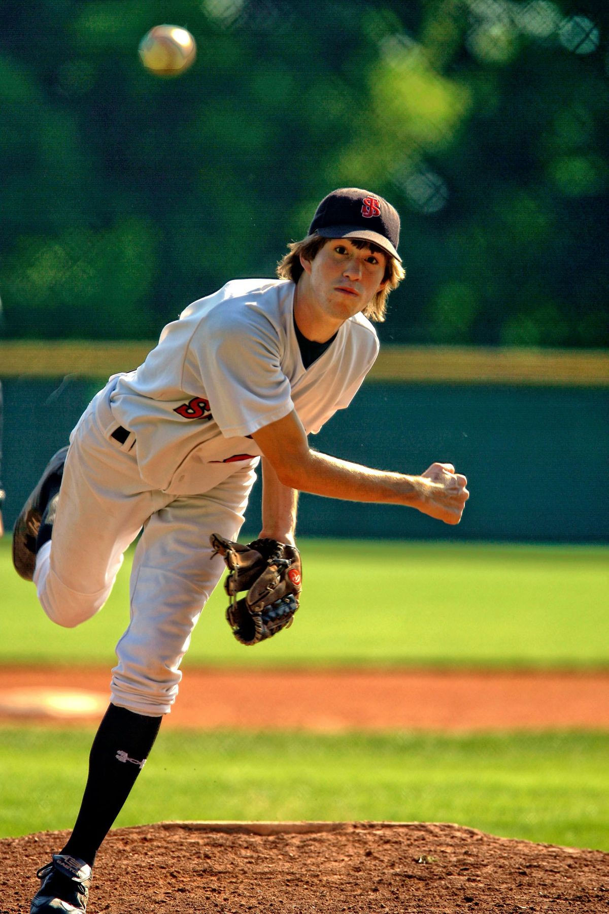 baseball player throwing ball