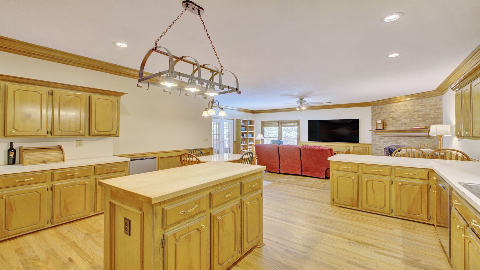 Large open concept kitchen