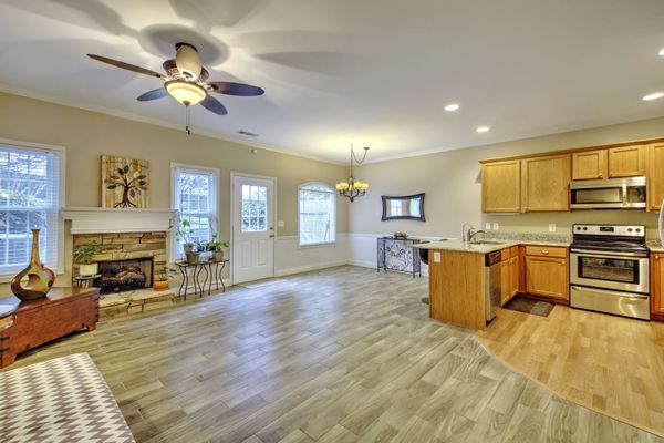 _DSC5811_2_3Interior 3.jpg