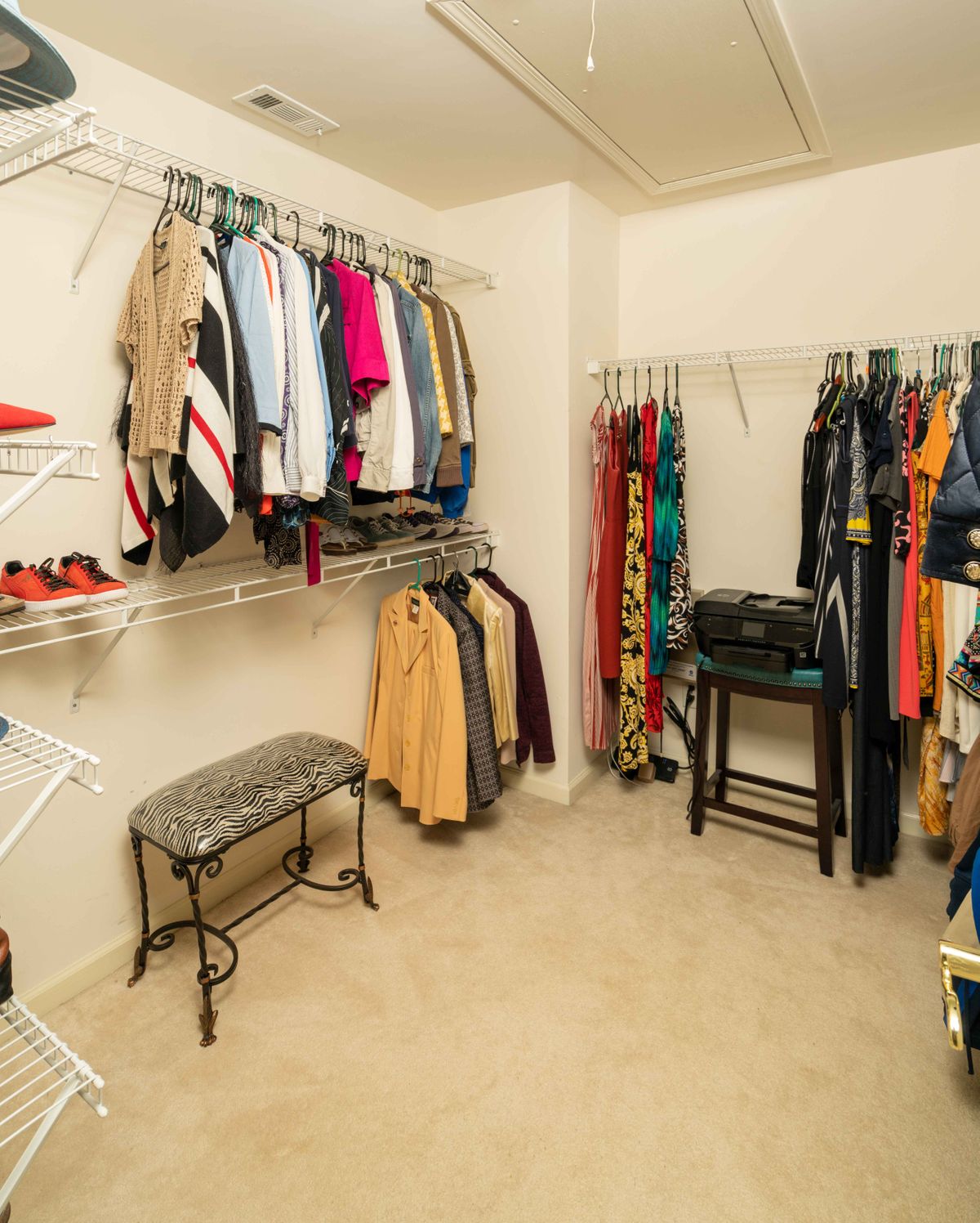 011-MASTER CLOSET 1.jpg