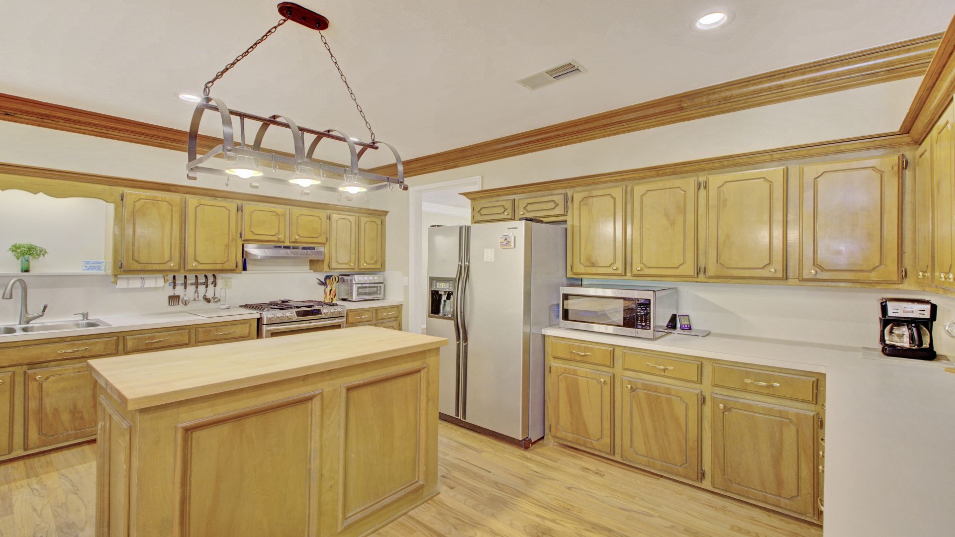 Large open concept kitchen