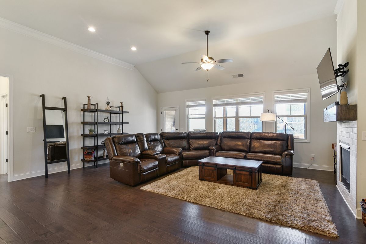 SPACIOUS FAMILY ROOM WITH HIGH CEILINGS