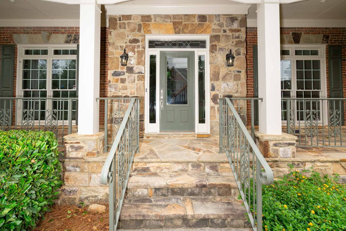 ELEGANT ENTRY WAY/COVERED PORCH