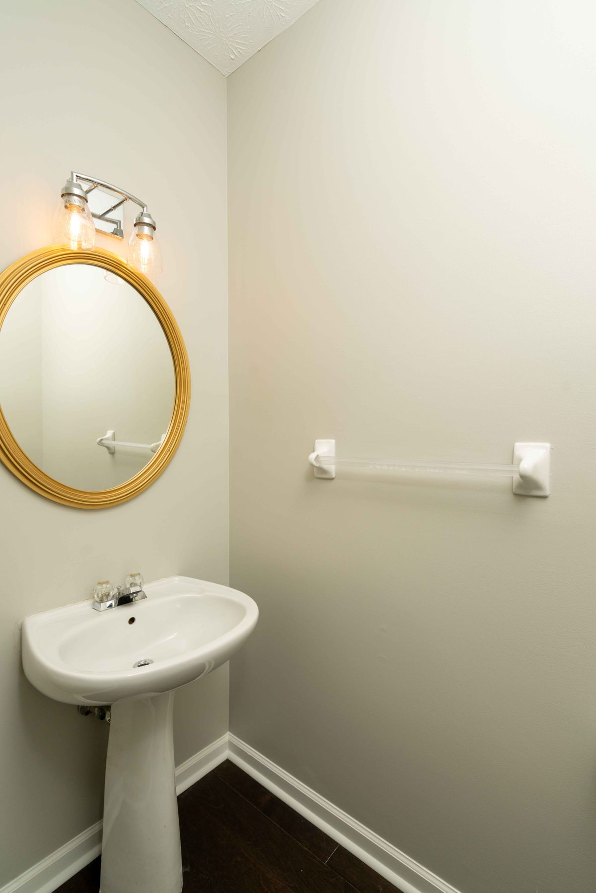 2718 ADAIR TL-POWDER ROOM.jpg