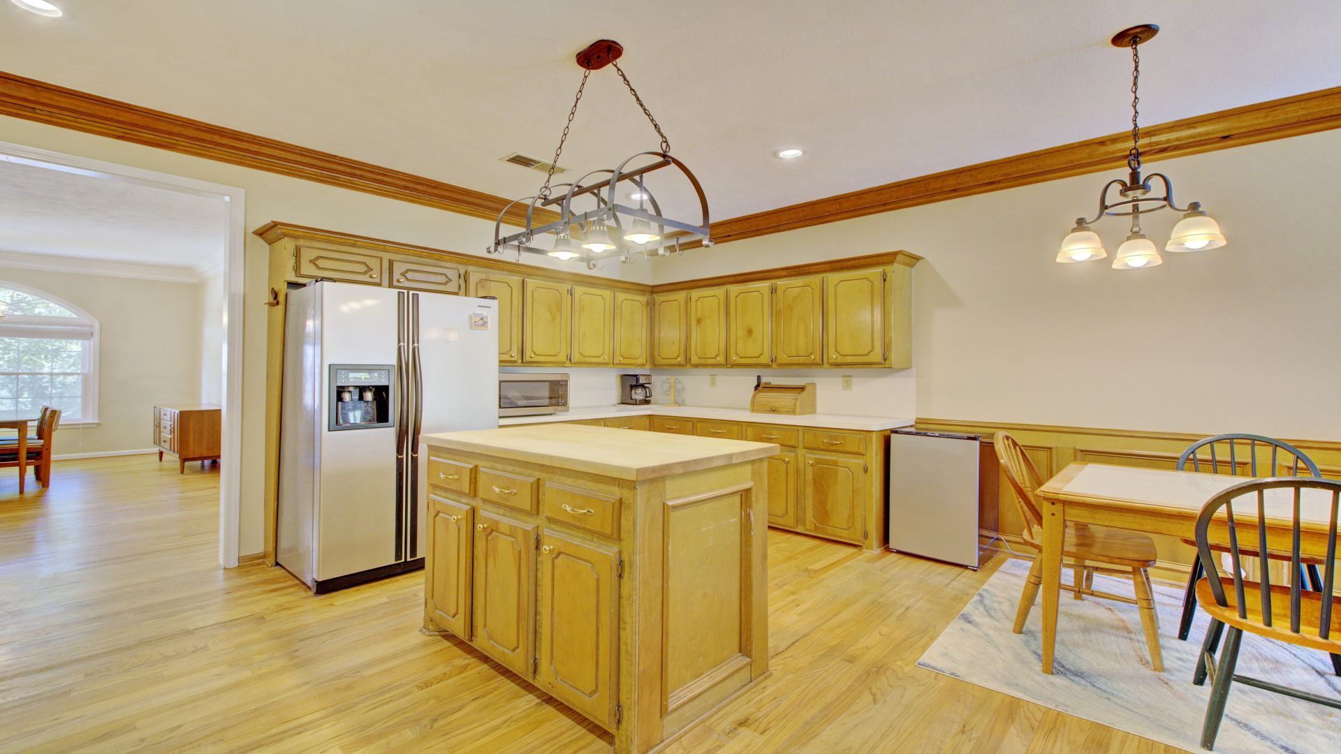 Large open concept kitchen