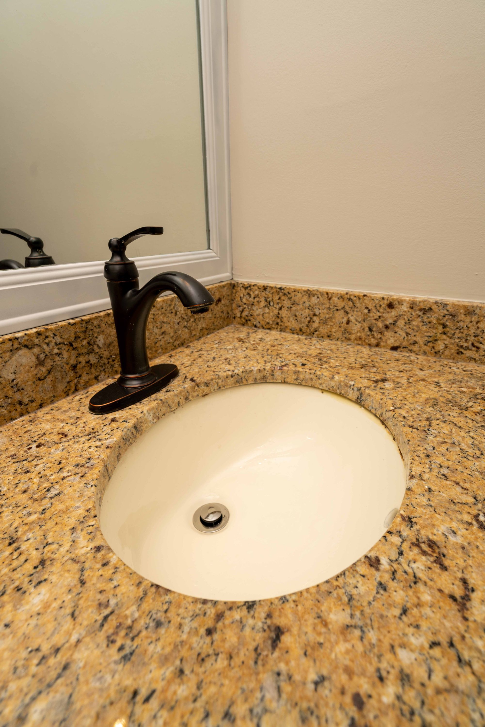 MASTER EN SUITE VANITY