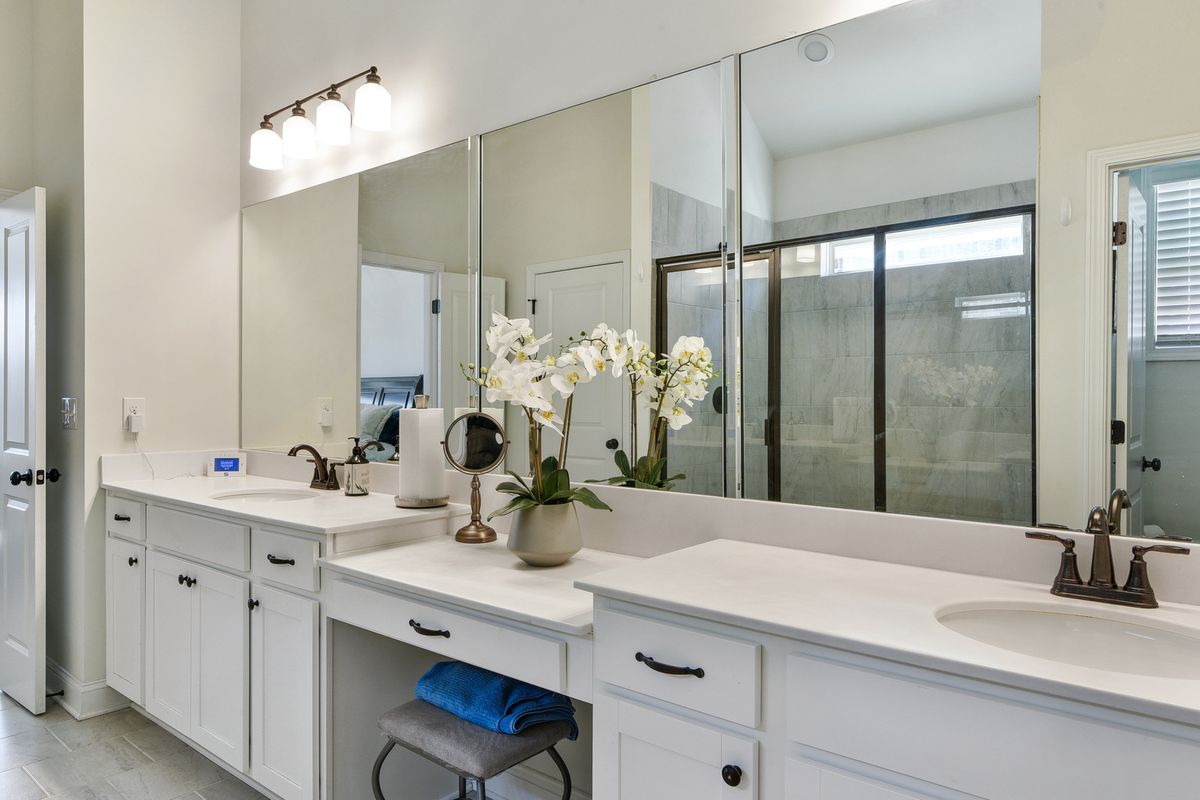 MASTER ENSUITE
