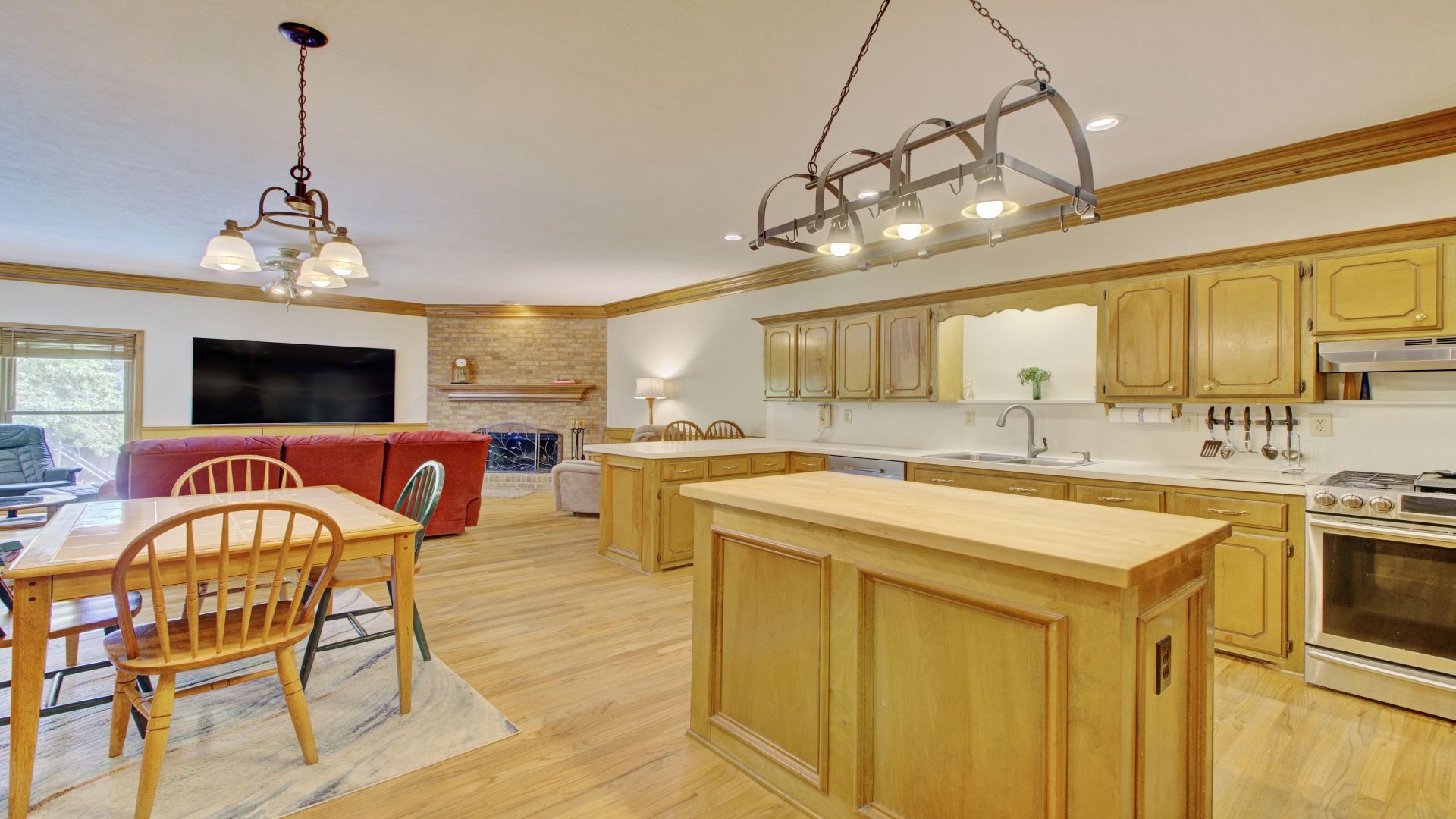 Large open concept kitchen