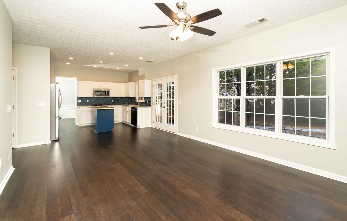 2718 ADAIR TL-FAMILY BFAST KITCHEN.jpg