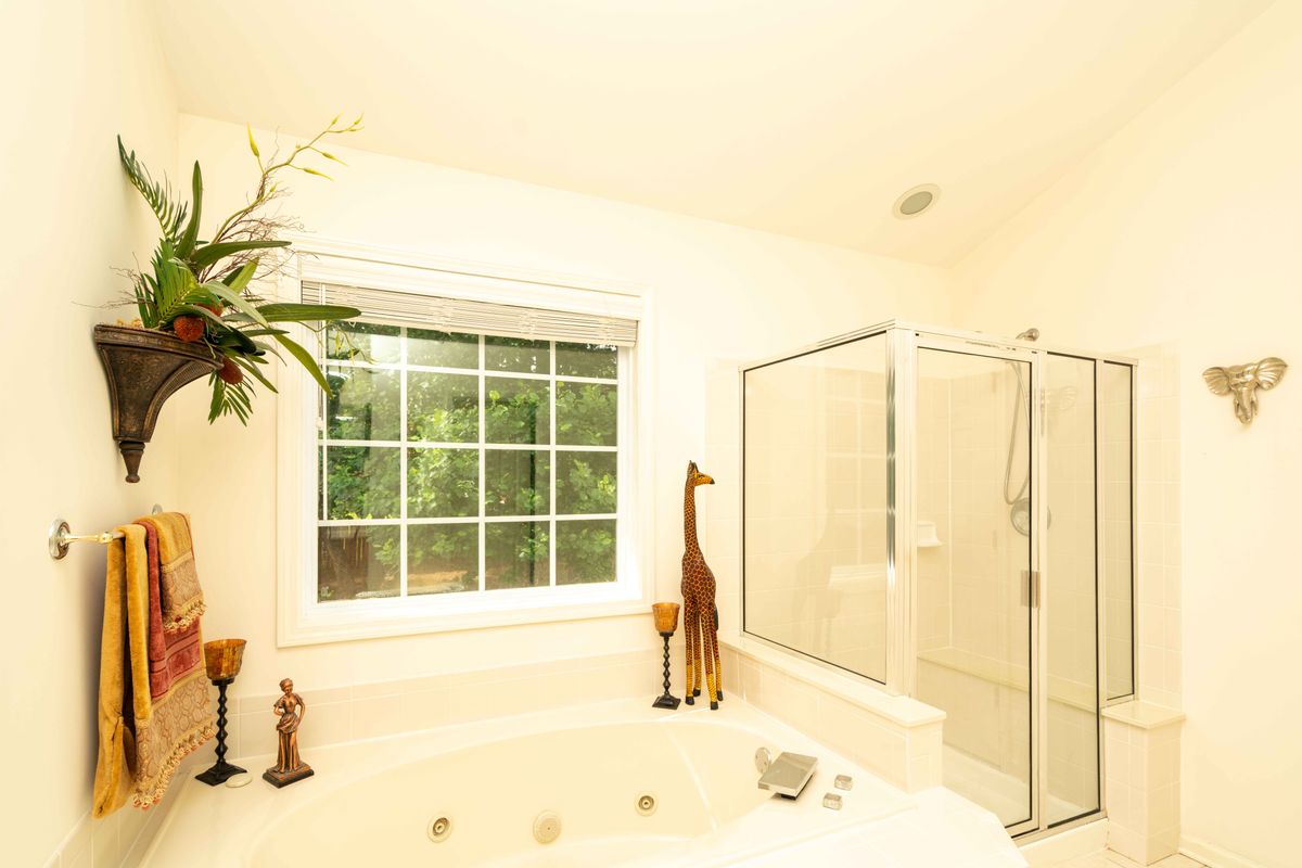 012 MASTER BATH3.jpg