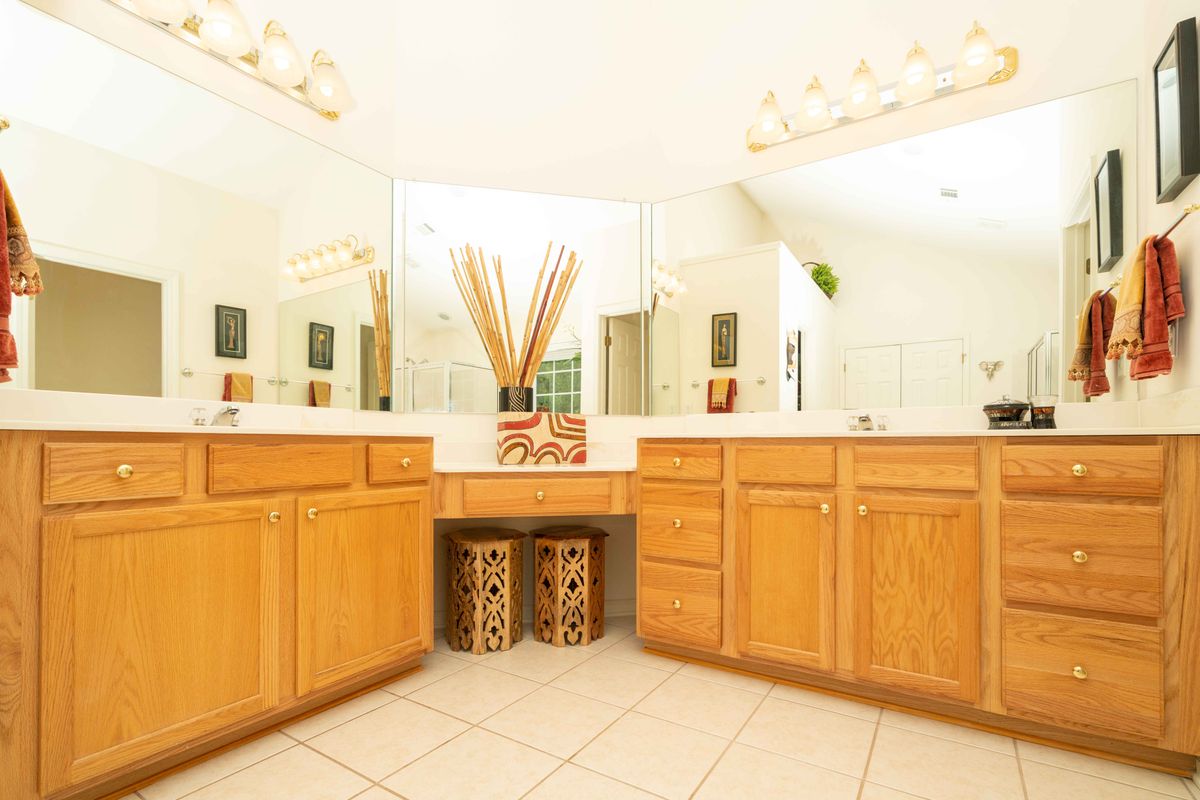 012 MASTER BATH4.jpg