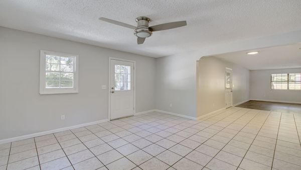 Side entry from the keeping room