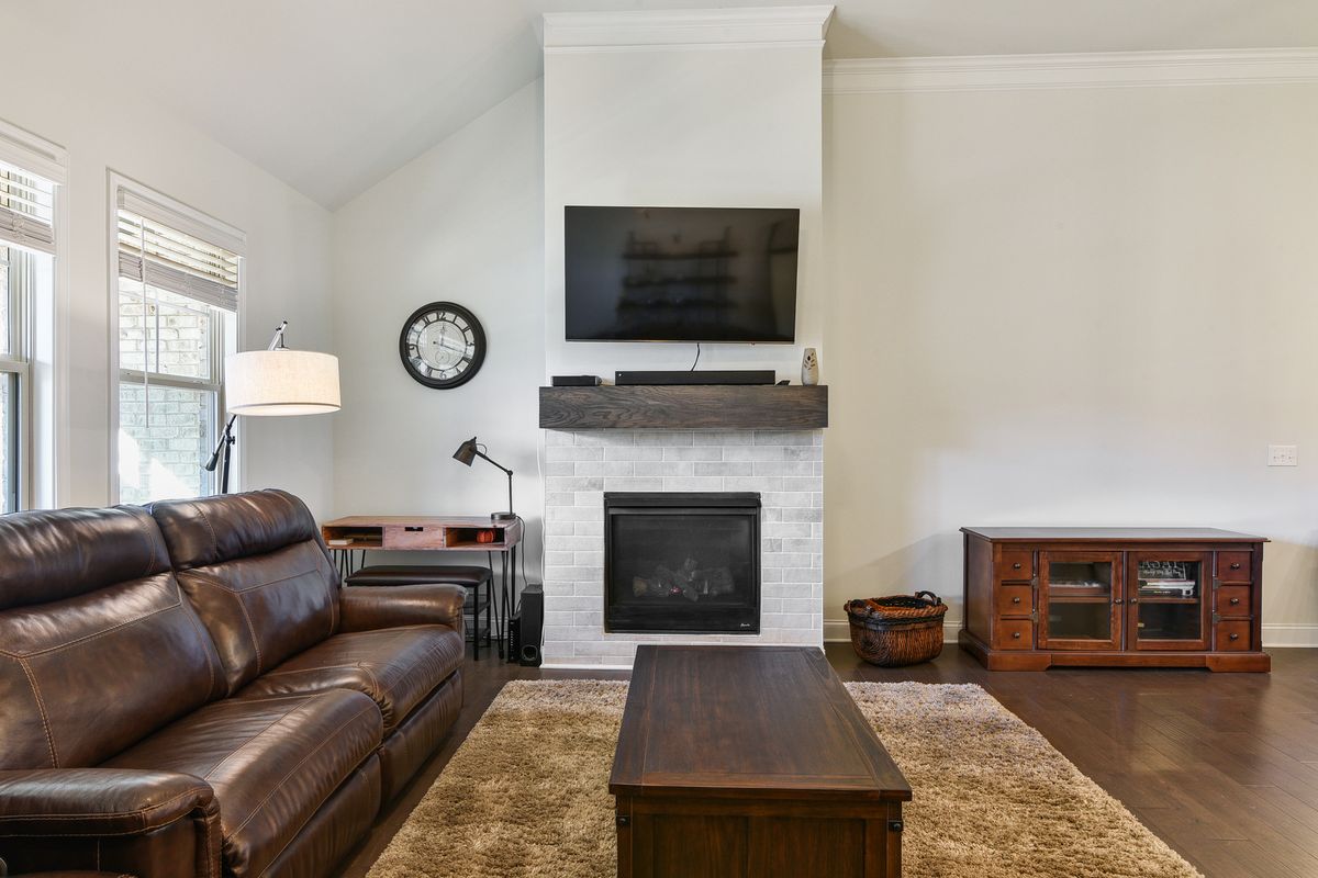 VERY COMFORTABLE AND PLEASANT LIVING SPACES