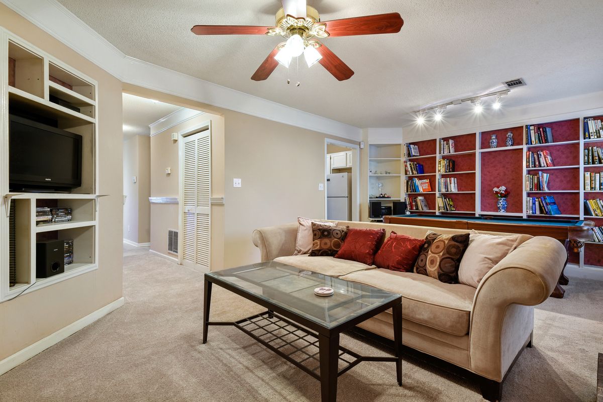 LIVING AND DINNING ROOM