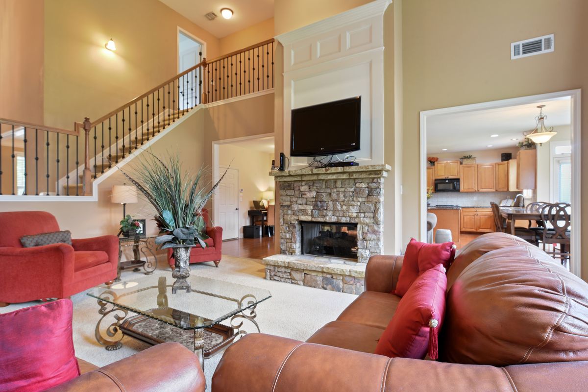 GREAT ROOM VIEW OF STAIR CASE