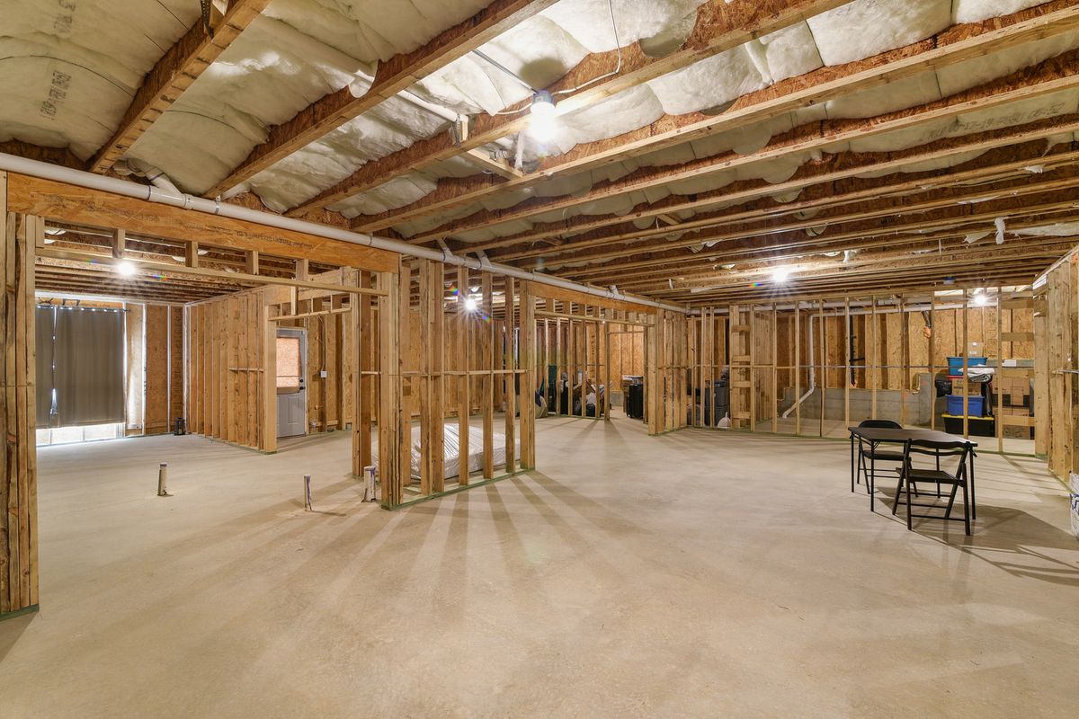 FULL UNFINISHED BASEMENT