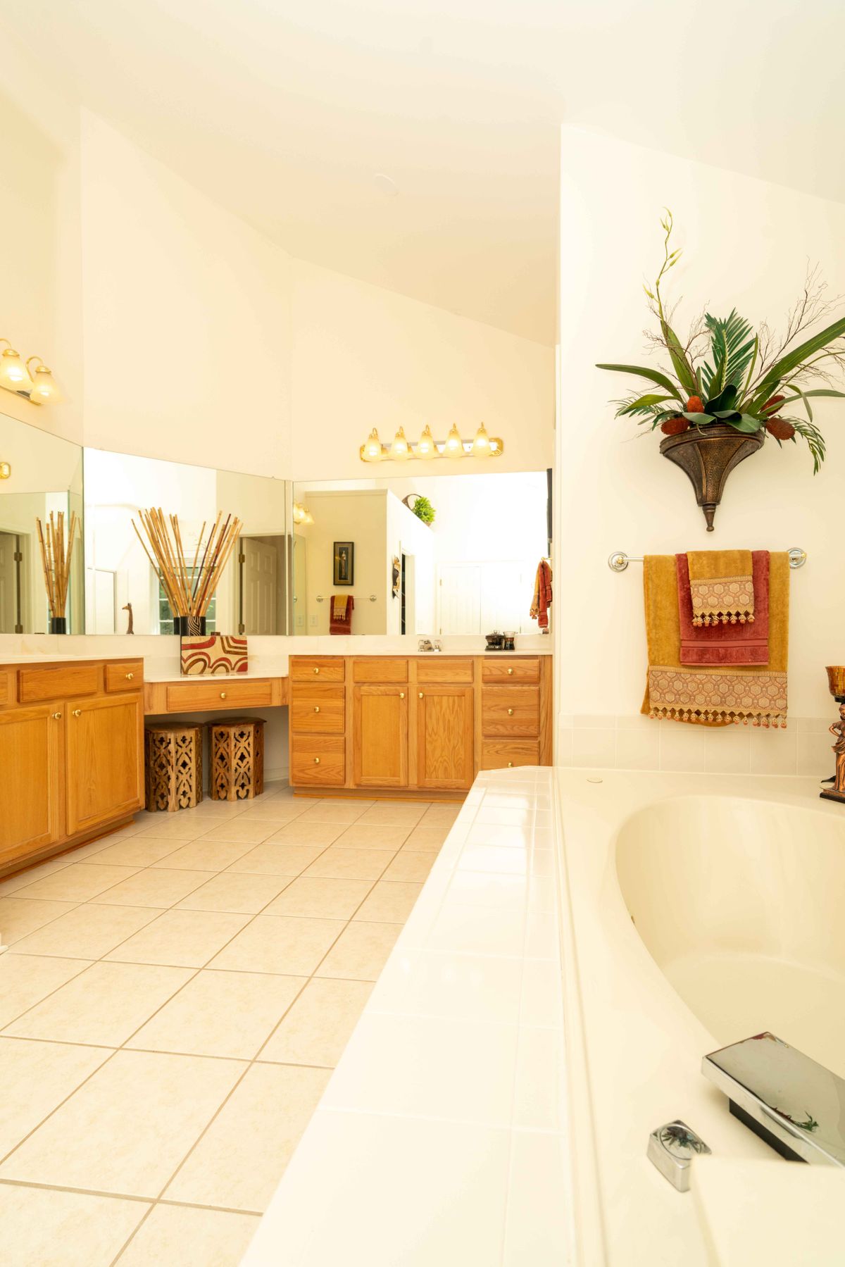 012 MASTER BATH2.jpg