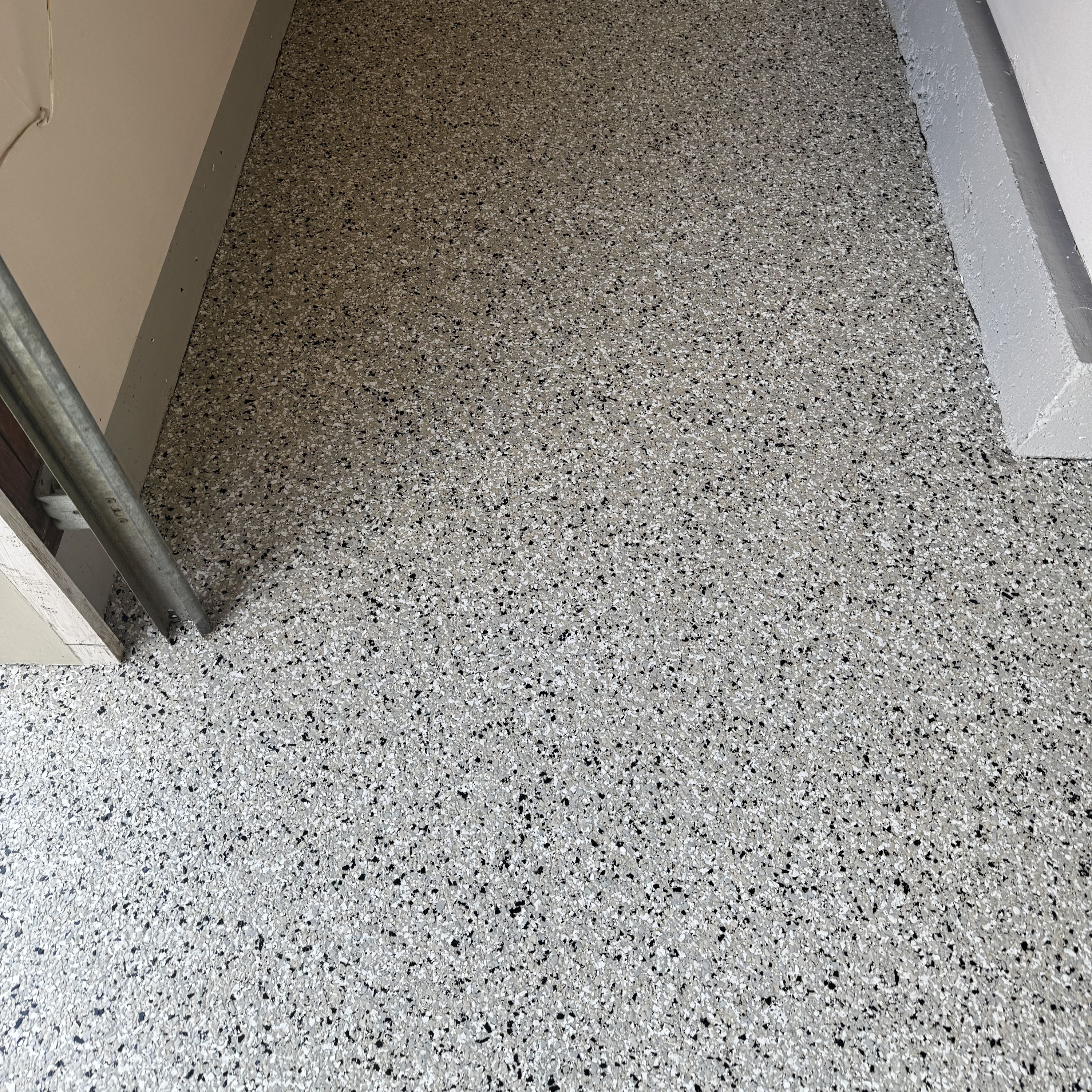 Vandalia Garage Creekbed Full Flake.jpeg