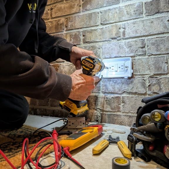 licensed electrician outdoor gfci electrical repair