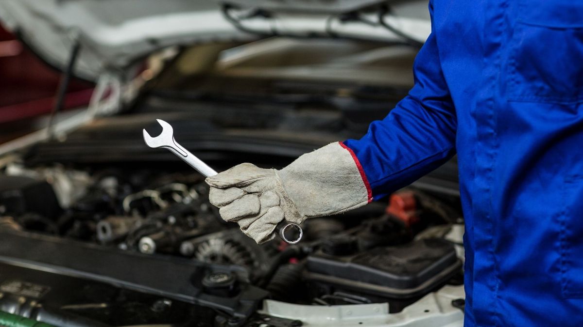 Redefining Convenience_ The Future of the Modern Auto Repair Service - Hero.jpg