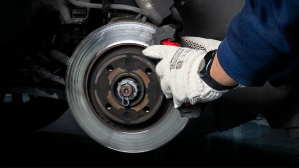 Warning Signs Your Vehicle Needs Immediate Brake Service - Hero.jpg