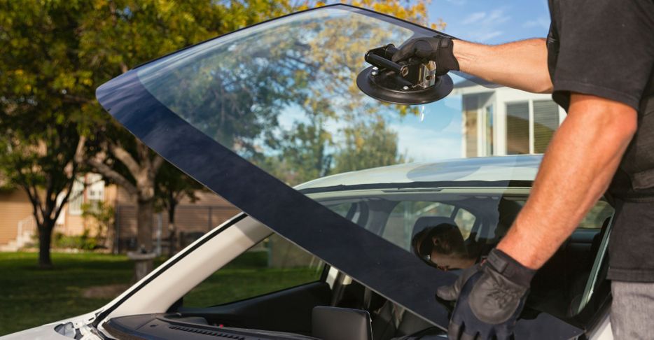 Hero - What You Need to Know about Mobile Windshield Repair.jpg