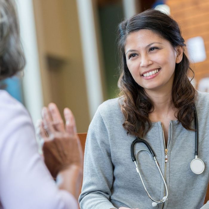 doctor that is listening to patient 