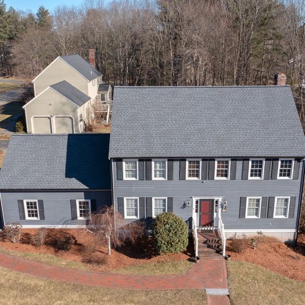 Maximizing Curb Appeal With Siding and Roofing-1.jpg