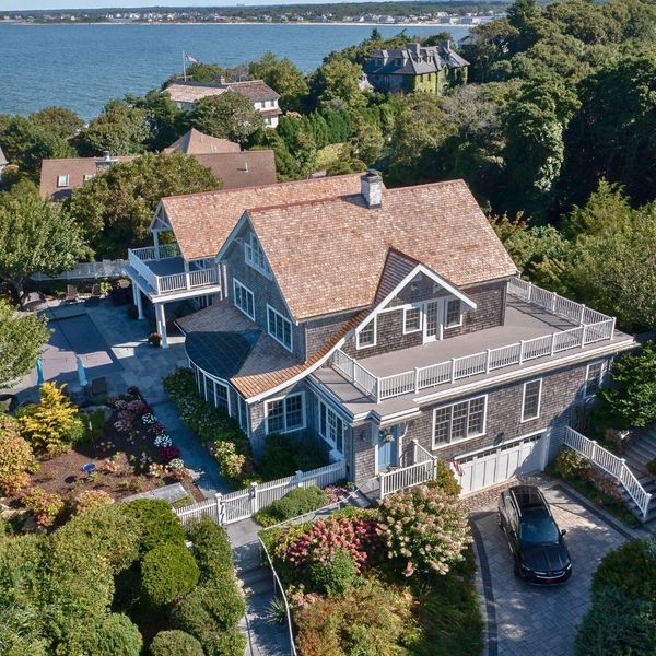 Maximizing Curb Appeal With Siding and Roofing-2.jpg