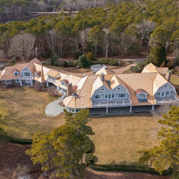 Maximizing Curb Appeal With Siding and Roofing-4.jpg