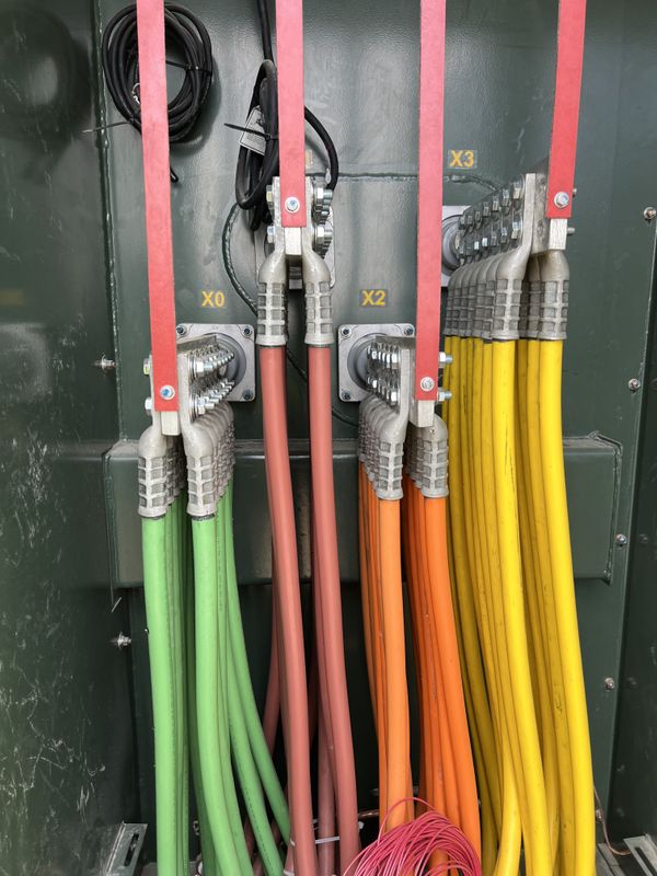 Transformer Secondary Terminals with Multiple Conductors and Busbars