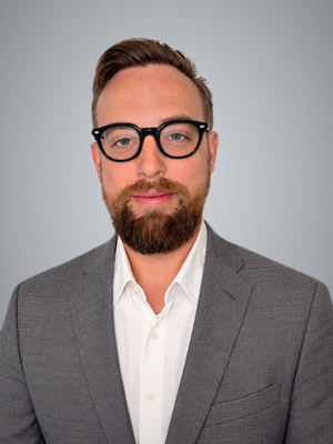 headshot_studio_gray.jpg