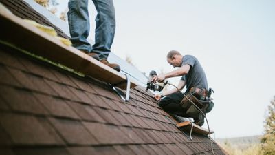 roofers replacing roof
