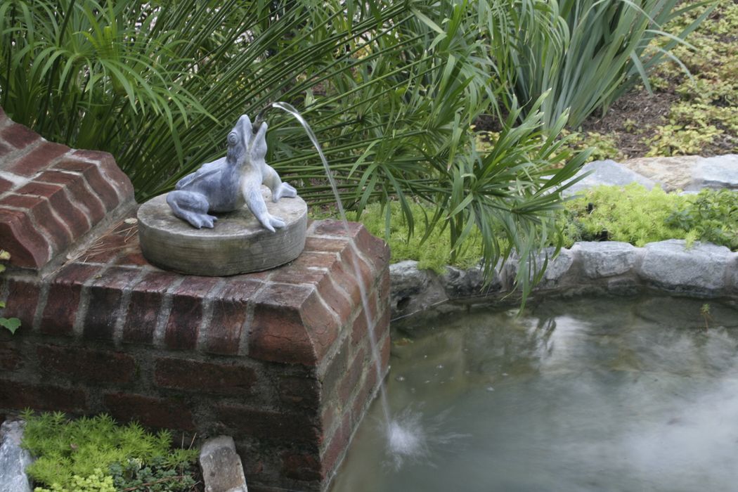 Frog Fountain Sculpture – Water Feature in Tanglewood, Houston