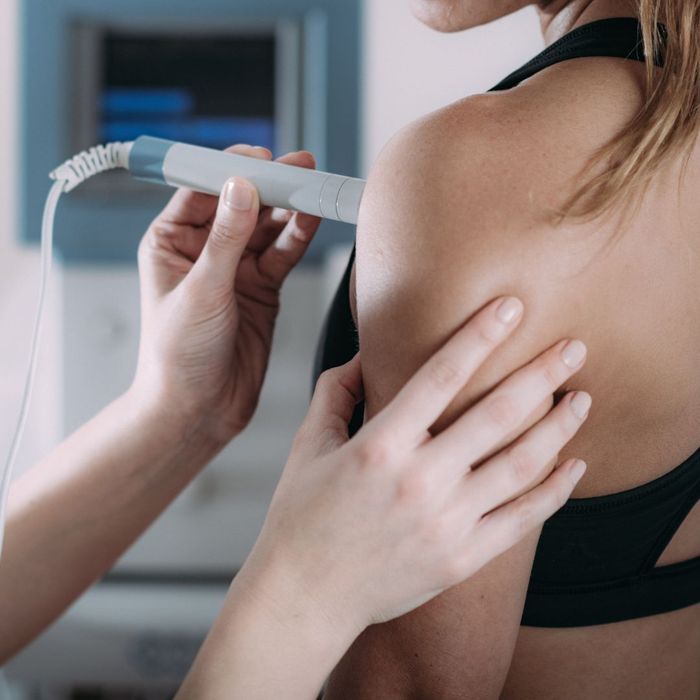cold laser therapy procedure on shoulder