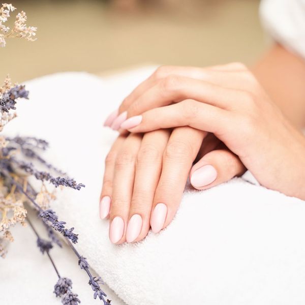 almond shaped manicure
