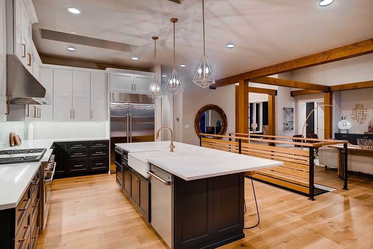 royal-cabinets-kitchen-dark-lower-white-upper.jpg