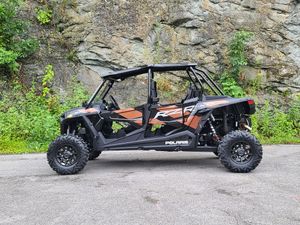 Four seater UTV