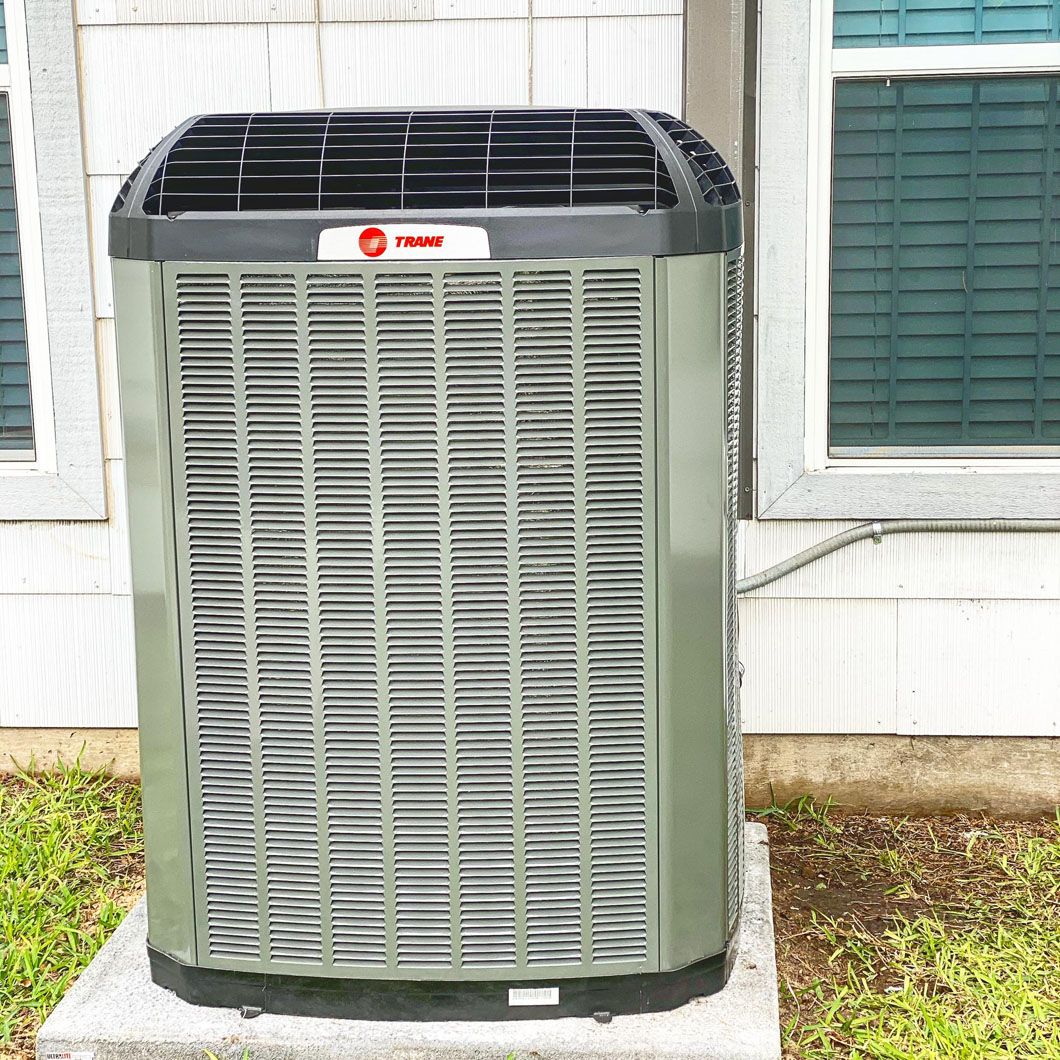 Jose_Calderon_(pepcal_ac)_-_clean_condenser.jpg