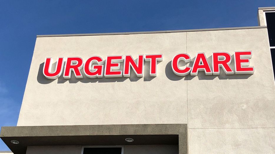 urgent care sign