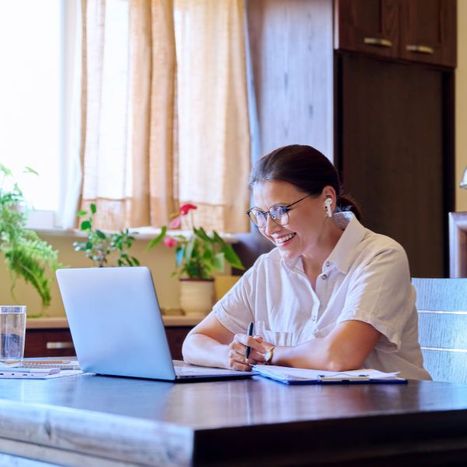 A women speaking with someone via video chat