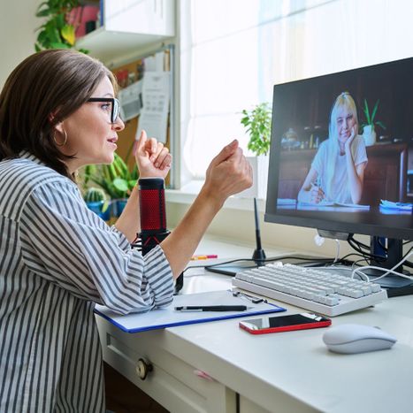 woman in an online therapy meeting