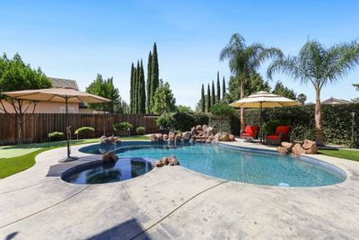 peaceful-pool-with-putting-green-view-from-the-kitchen-and-family-rooms-west-designs-full-service-k-b-designer-builder-img~61b13c310f7289dc_8-8252-1-6cab557.jpg