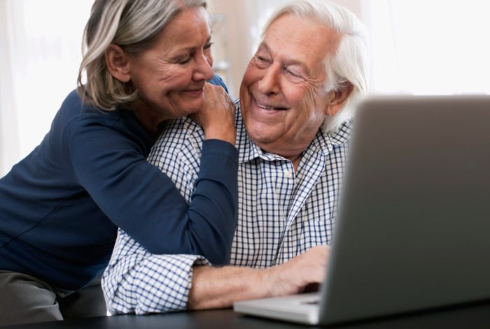 germany-wakendorf-senior-couple-using-laptop-2023-11-27-05-31-48-utc.jpg