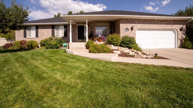 front yard of lawn